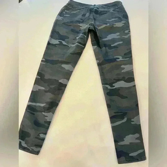 Democracy Abroad solution camo print pants size 8 and good condition army, green - Picture 4 of 8